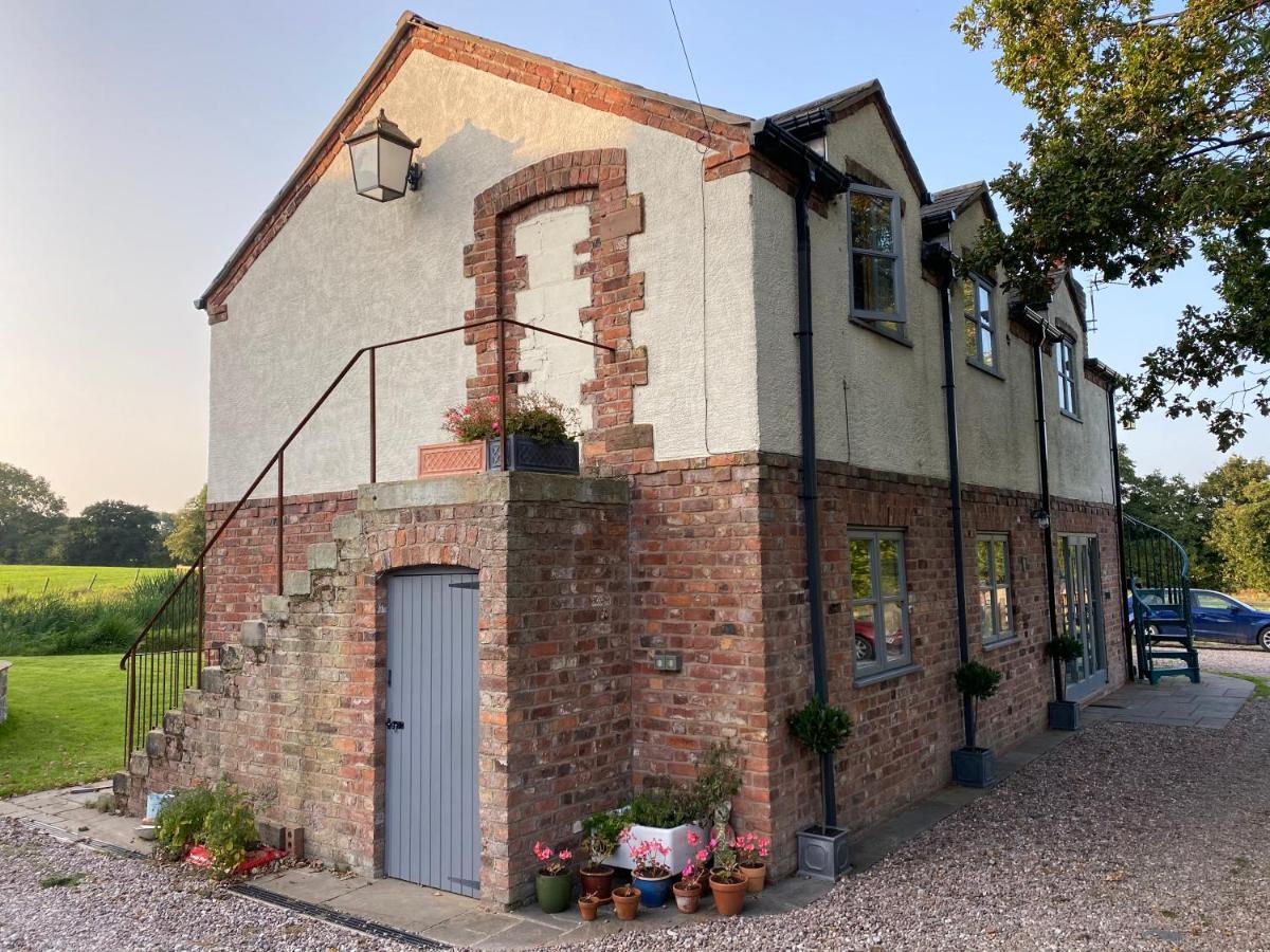 Oak Mead Villa Wrexham Szoba fotó