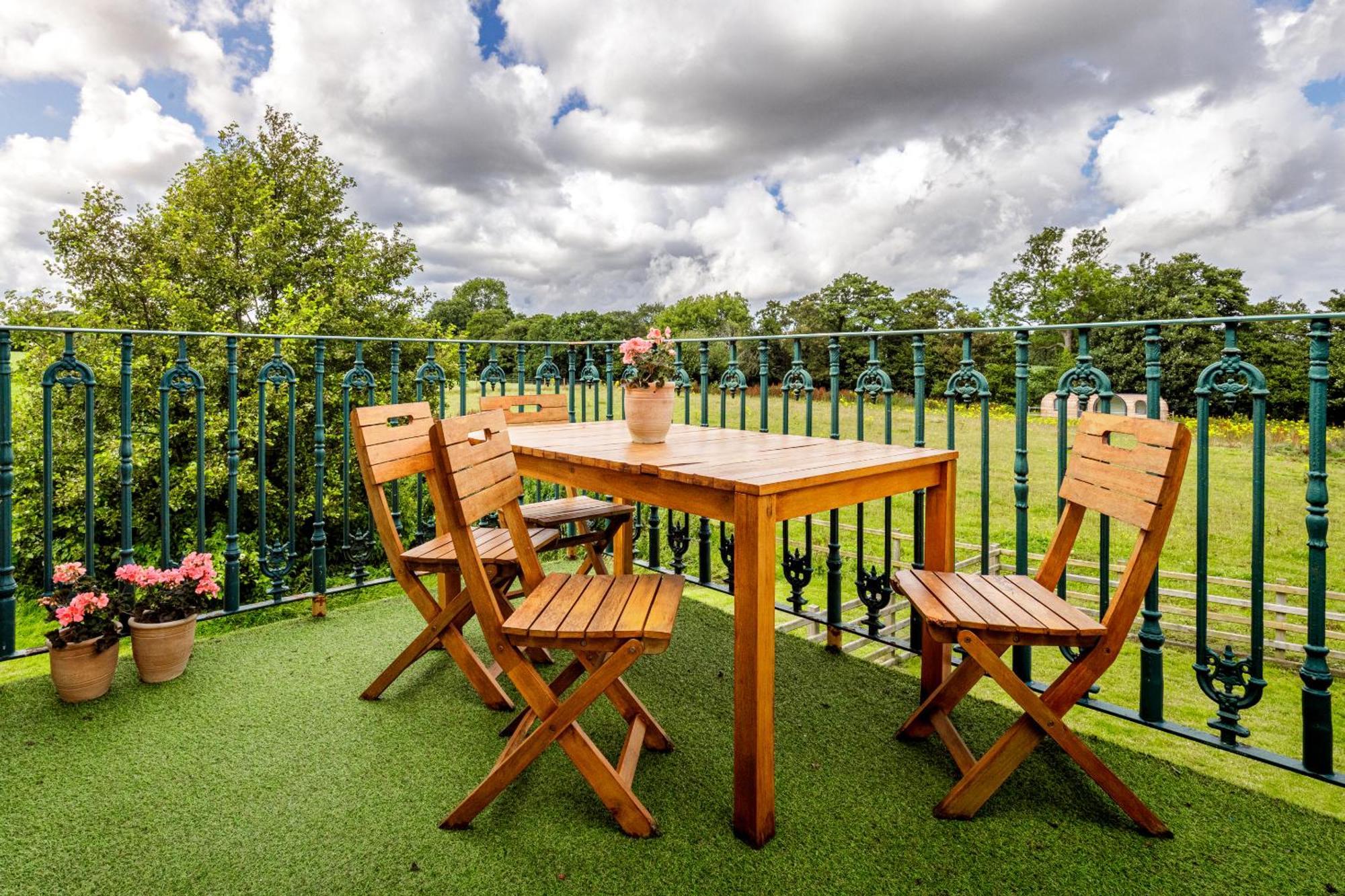 Oak Mead Villa Wrexham Szoba fotó