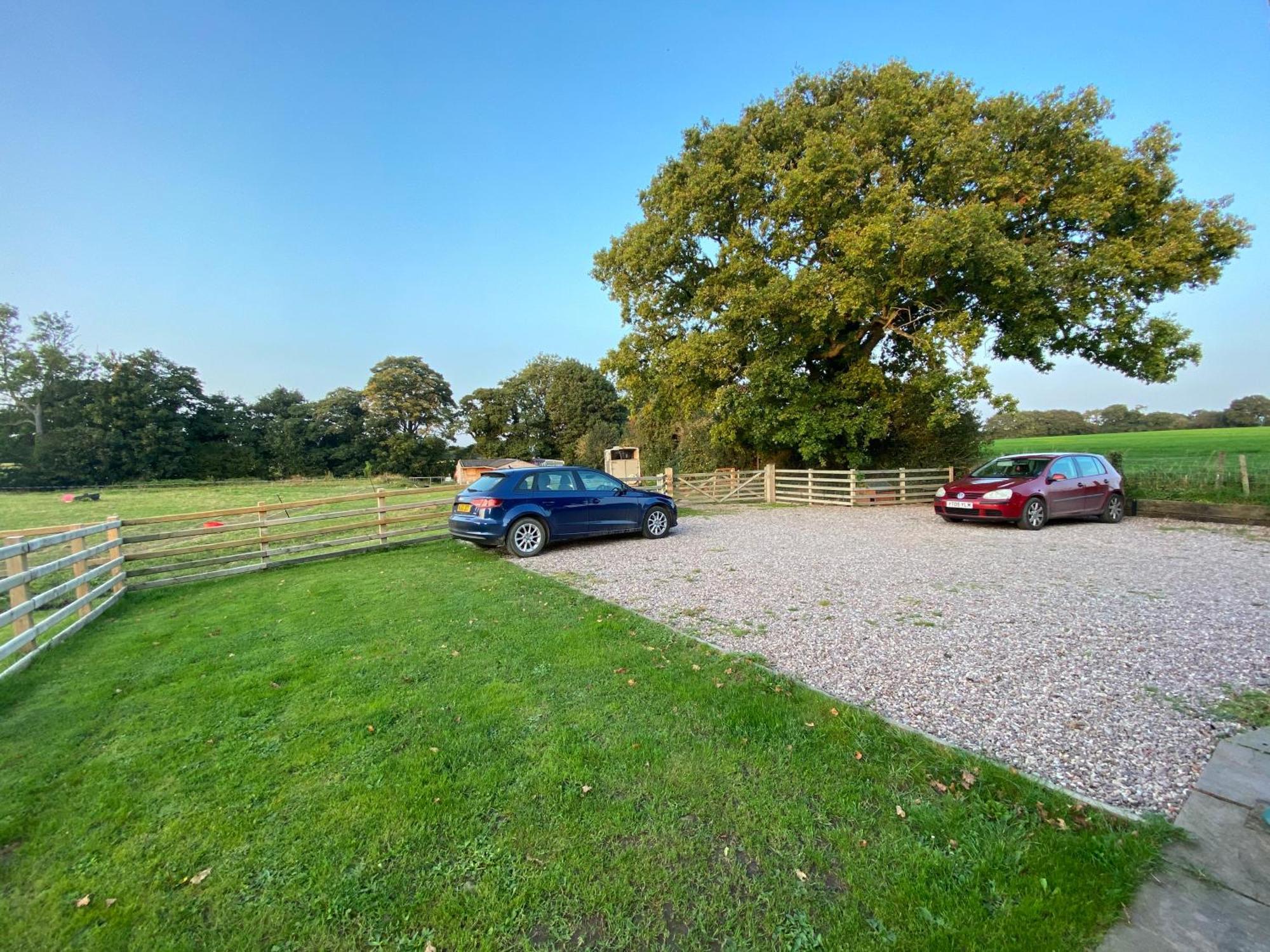 Oak Mead Villa Wrexham Szoba fotó